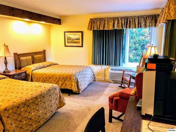 425 Stuart Ln, Gatlinburg, TN 37738
